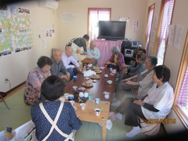 陸前高田市の仮設住宅の敬老会へ食事などをお届けしました