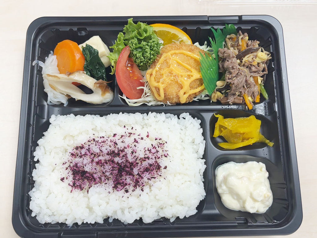 七尾市の矢田郷地区コミュニティセンター避難所へお弁当をお届けしました