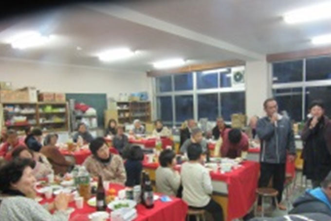 米崎中学校仮設住宅の皆さんへ食事や飲み物をお届けしました