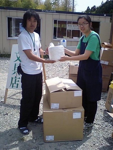 陸前高田市の避難所へ紙皿などをお届けしました