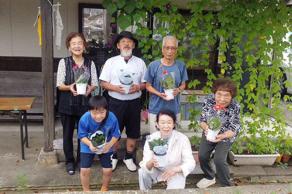 輪島市三井町の仮設住宅へ花の鉢植えをお届けしました