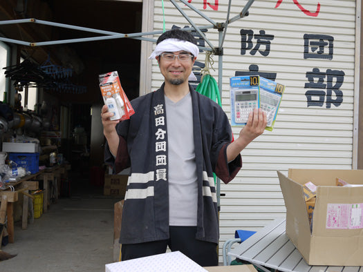 陸前高田市の仮設住宅へ掛時計や延長コードなどをお届けしました